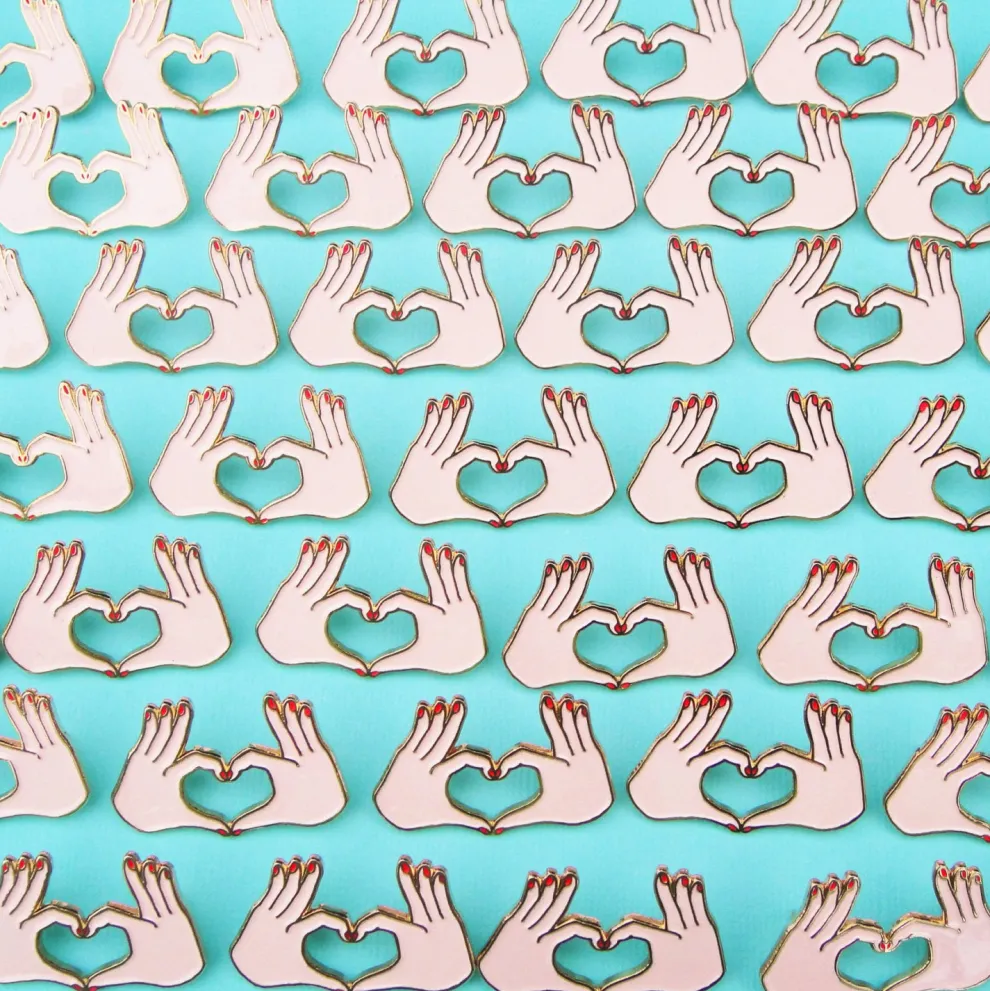 COUCOU SUZETTE Pin's Love