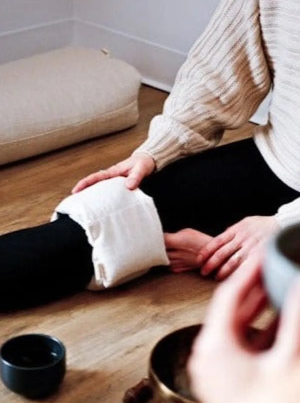 AMMA THERAPIE Heating Cushion for Shoulders - Hemp and Organic Cotton Sand