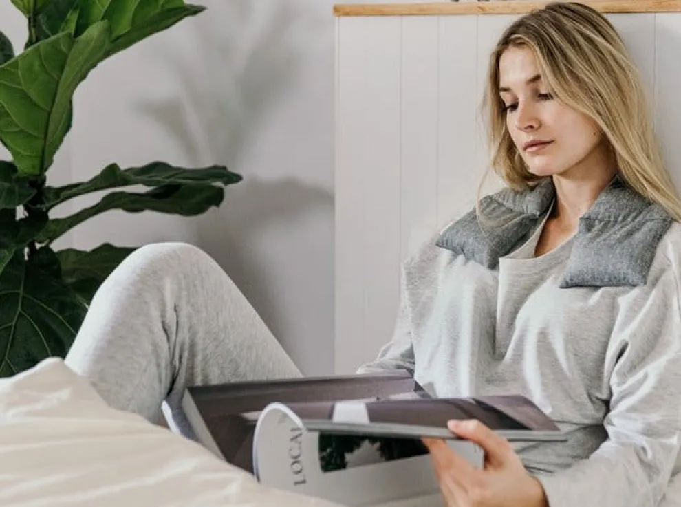 AMMA THERAPIE Heating Cushion for Shoulders - Hemp and Organic Cotton Sand