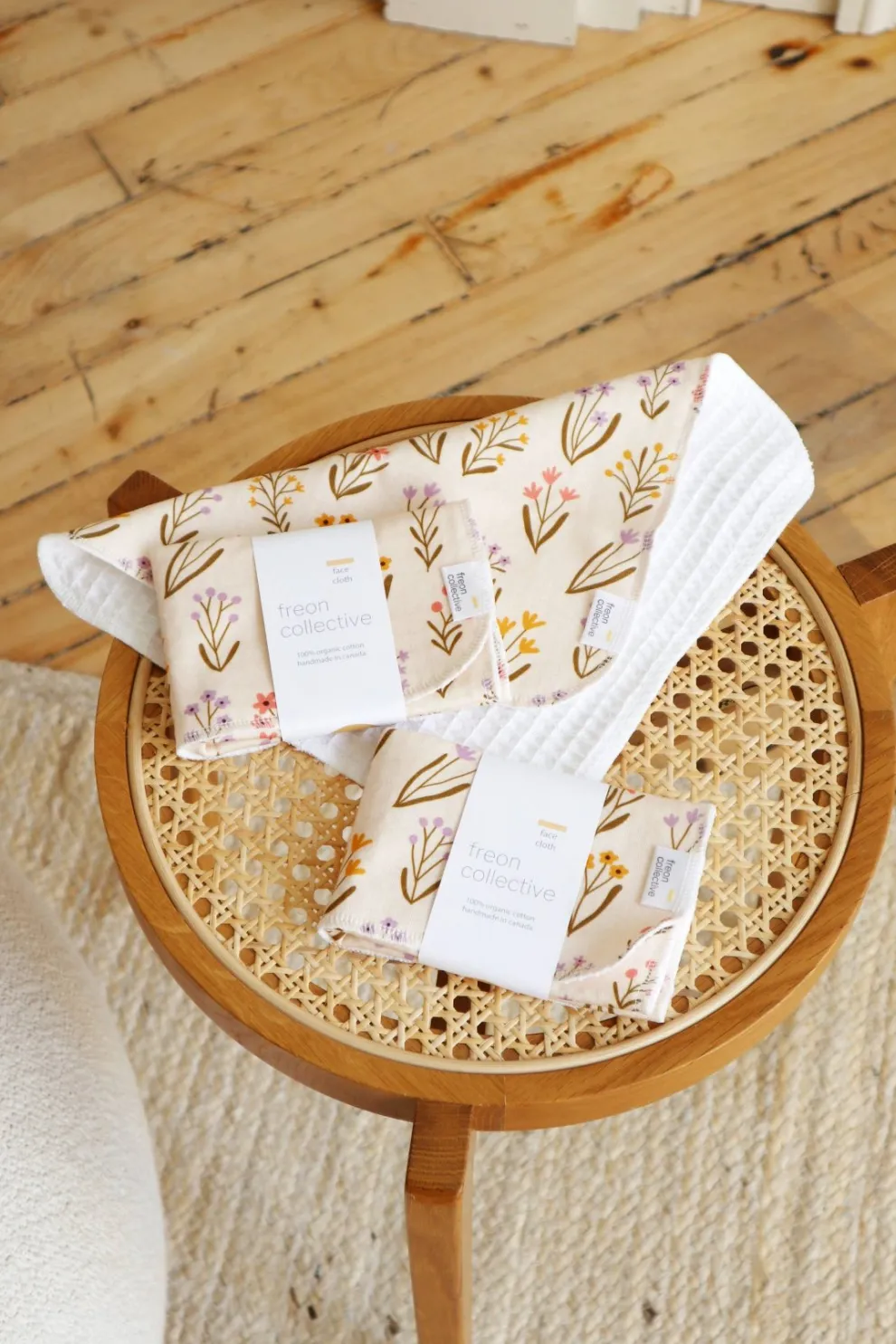 FREON COLLECTIVE Organic Cotton Facial Glove - Cream Bouquets