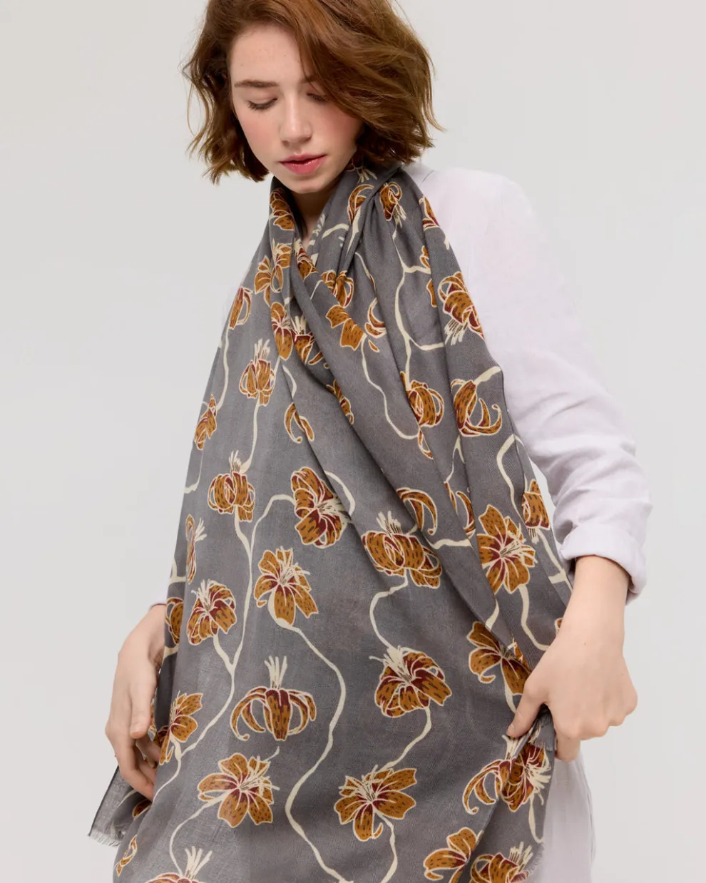 PRINCESS & DRAGON Lily Floral Scarf