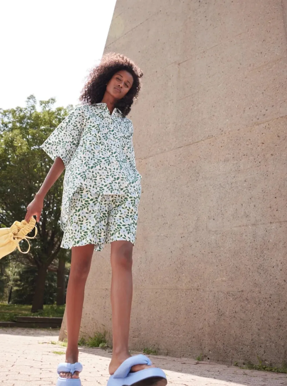 EVE GRAVEL Burmuda Arthémis - Blue Flowers