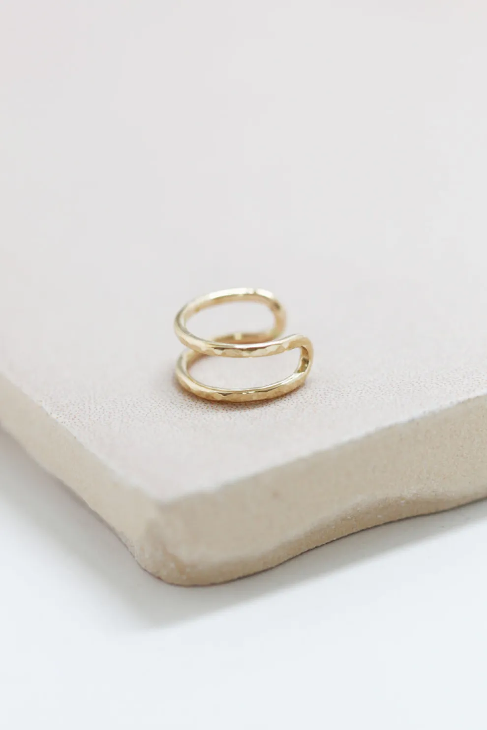 MAKSYM - Hammered Ear Cuff - Gold