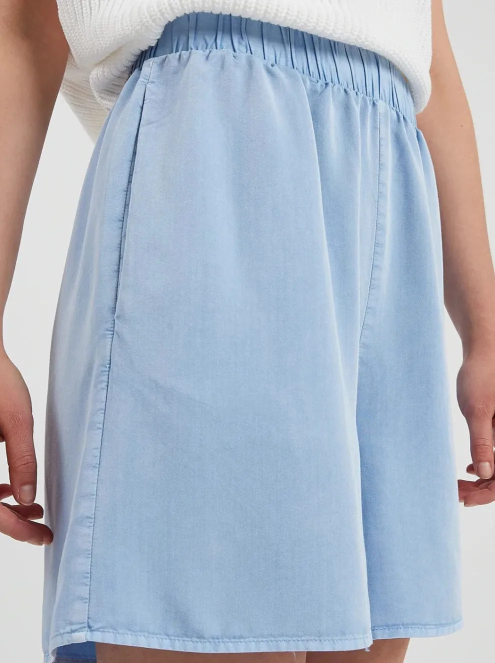 MINIMUM Short Acazio