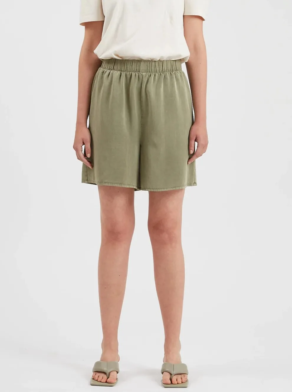 MINIMUM Short Acazio