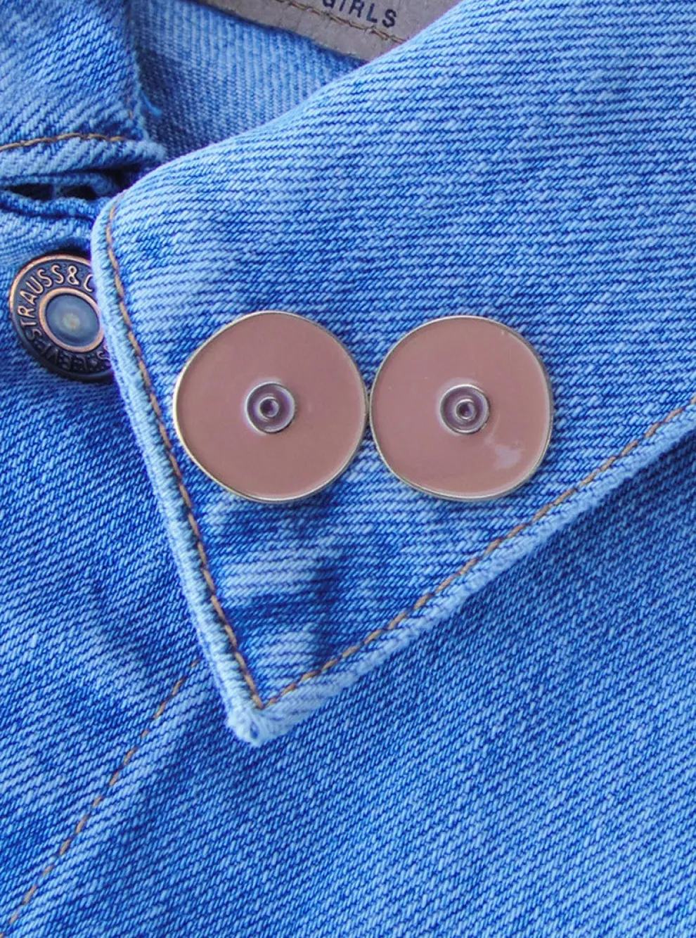 COUCOU SUZETTE Pin's Black Breasts